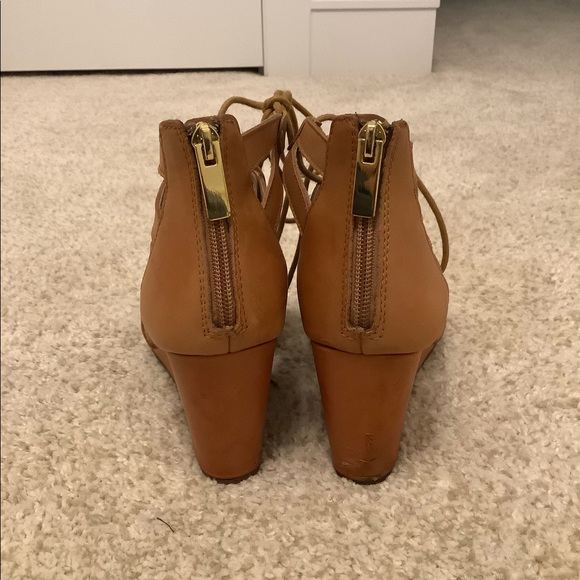 Dolce Vita brown wedged open toe heels - Picture 4 of 4